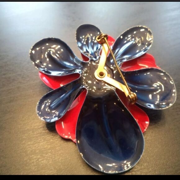 VINTAGE ESTATE ENAMELED FLOWER 2 3/4" BROOCH - Picture 2 of 2